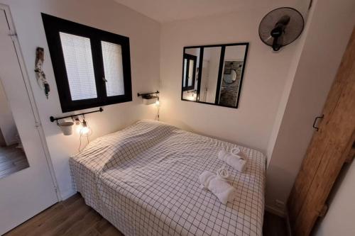 Photo de la galerie de l'établissement T2 with terrace in La Fossette, au Lavandou