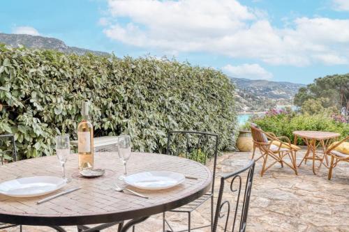 Peaceful Retreat with Stunning Sea View Private Terrace & Garden