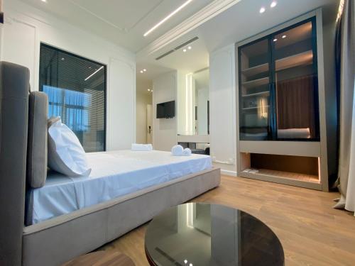 Postel nebo postele na pokoji v ubytování Adore Boutique Hotel