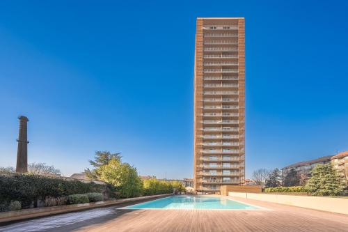 GiaxTower Gym Spa & Pool Oasis