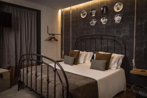 a bedroom with a bed with a black head board at Maxime Boutique Hotel Avenida da Liberdade in Lisbon