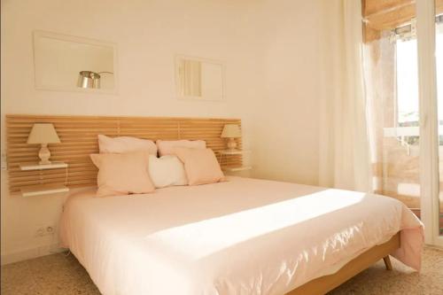 Bright apartment in residence with terrace