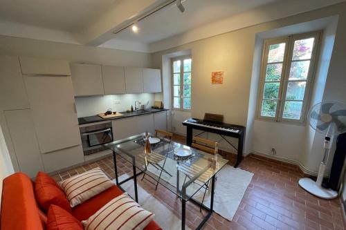 a living room with a couch and a glass table at Charming Studio - in the heart of a medieval village in Bormes-les-Mimosas