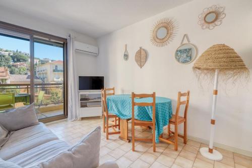 Posezení v ubytování Lavandou - T2 in the city center - 200 m from the sea