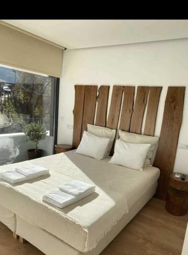a bedroom with a large bed with two towels on it at Quinta da Azenha in Nespereira