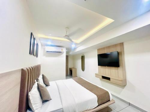 TV a/nebo společenská místnost v ubytování Hotel Shaligram Inn