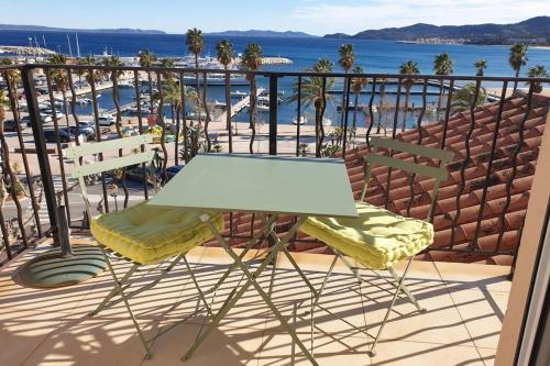 Balcon des îles d'Or - T2 seafront historic center