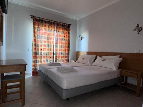 Ένα ή περισσότερα κρεβάτια σε δωμάτιο στο Sunset Bliss in Albufeira - Short walk to Oldtown