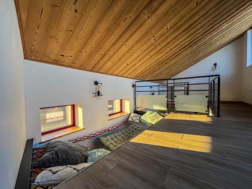 Ένα ή περισσότερα κρεβάτια σε δωμάτιο στο Le B Maison 1 à 4 pers & jacuzzi à Baccarat