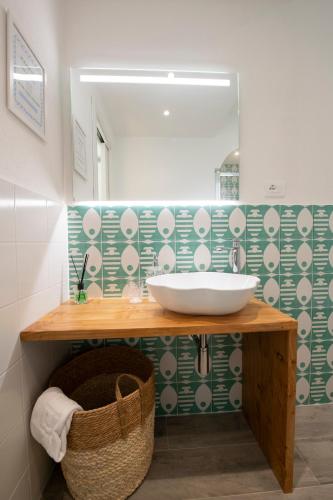 a bathroom with a sink and a mirror at aMoneglia, 2 minutes walk to the beach, PVT PARK in Moneglia