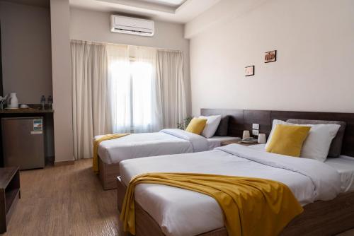 Letto o letti in una camera di Al Dora Residence Suites Hurghada