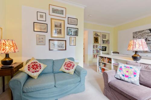 a living room with a blue couch and two chairs at Notting Hill Charm -Sleeps 5 - Urban Retreat in London