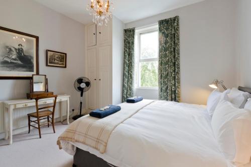 a bedroom with a large white bed and a window at Notting Hill Charm -Sleeps 5 - Urban Retreat in London