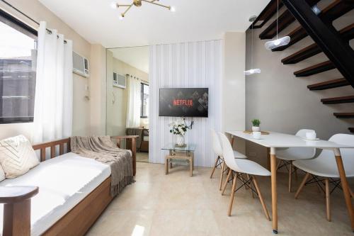 Posezení v ubytování Entire Furnished 3BR House in Central Cebu City with Parking and Washer