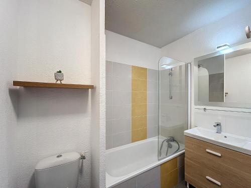 Et badeværelse på 3339-Appartement de 4 couchages avec piscine