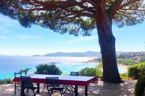 Family villa with sea view classified 3 - 8 people