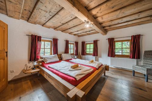 Posteľ alebo postele v izbe v ubytovaní Dachstein Chalet Goisern