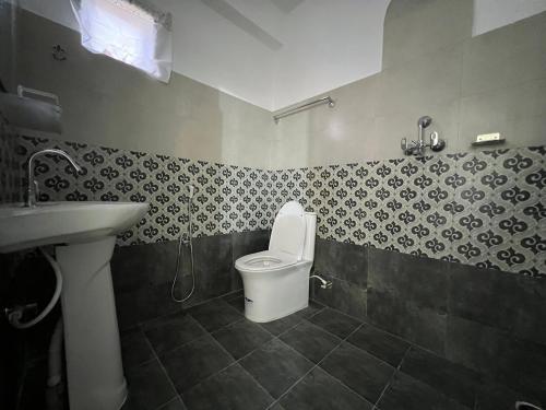 Koupelna v ubytování Hotel Karma Inn
