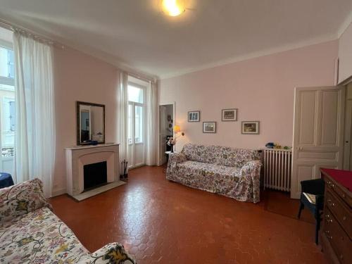 A005 Spacious and bright apt close to Croisette