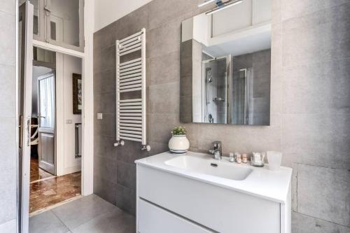 Lovely renovated flat by Vatican
