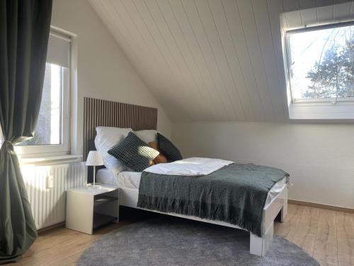 a bedroom with a bed and a window at Gemütliches Mansarden-Apartment mit 2 Schlafzimmern & separater Küche in Herne