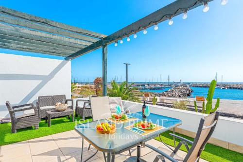 Stunning Marina & Sea Views Relax in Amarilla Golf LBR638