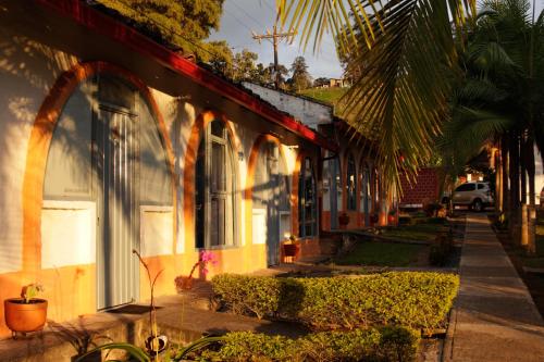 a building on a street with plants next to it at San Julio Campestre in Borrero Ayerbe