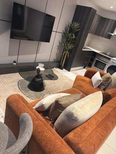 Η κουζίνα ή μικρή κουζίνα στο Embassy Gardens premier home