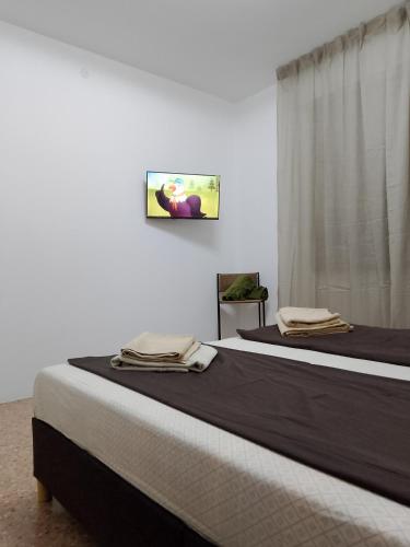 two beds sitting next to each other in a room at Casa Olivella in Bardolino