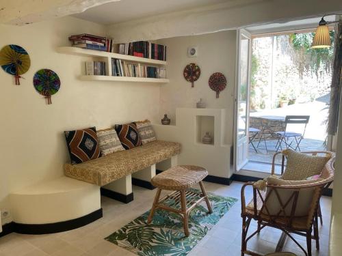 Χώρος καθιστικού στο Maison de village 3 chambres avec petite terrasse