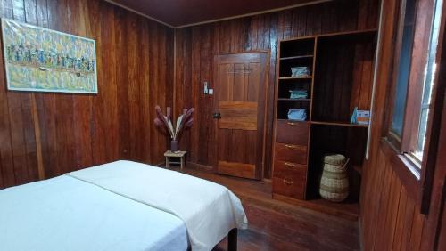 Kemmiu Guest House Sao Tomeにあるベッド
