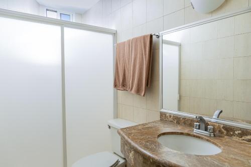 Bilik mandi di Hotel San Juan Centro