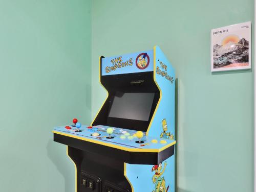 a game machine with a box on top of it at Timeless Hive in Parowan