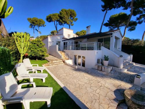 Villa vue mer à Antibes classée 4 étoiles-Piscine chauffée
