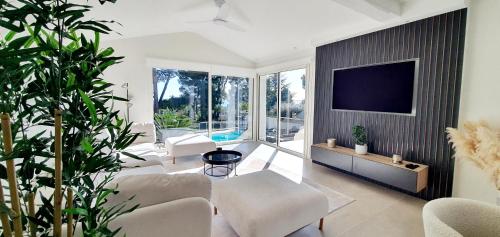 Villa vue mer à Antibes classée 4 étoiles-Piscine chauffée