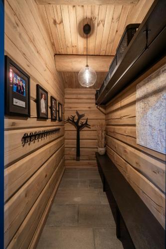 Φωτογραφία από το άλμπουμ του Traditional Feel In Modern Log Cabin σε Veggli