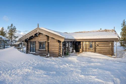 Το Traditional Feel In Modern Log Cabin τον χειμώνα