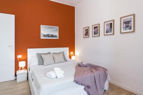 Skyline View Suite with Private Terrace - 3 min to Metro
