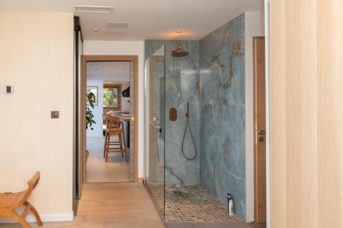 a bathroom with a shower with a glass door at Luxueuse villa bord de mer in La Seyne-sur-Mer