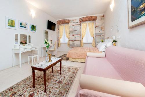 The Palace RoomS