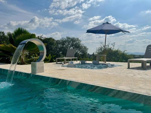 Πισίνα στο ή κοντά στο Nido Tangara - Country House in Pereira, Colombia