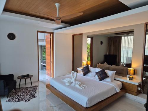 Postel nebo postele na pokoji v ubytování Villa Skyfall Thailand Phuket
