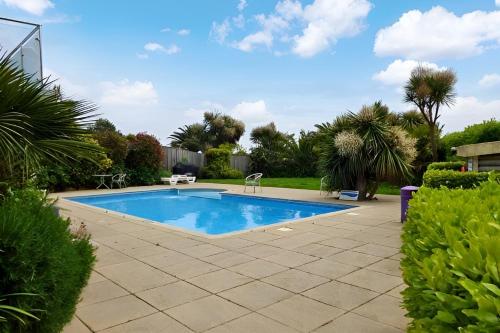 Πισίνα στο ή κοντά στο 7 Goodrington Lodge