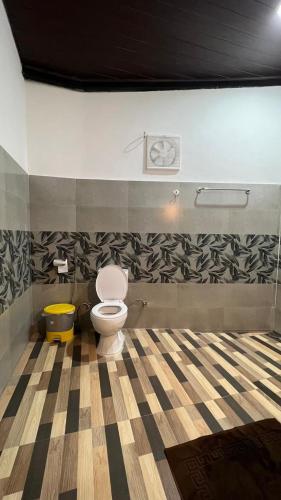 a bathroom with a toilet in a room at adam's apple homestay in Ella