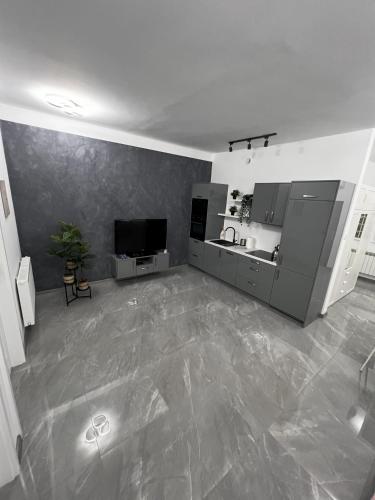 a living room with a television and a large floor at Apartament Rodzinny 2 Ostrowiec Świętokrzyski in Ostrowiec Świętokrzyski
