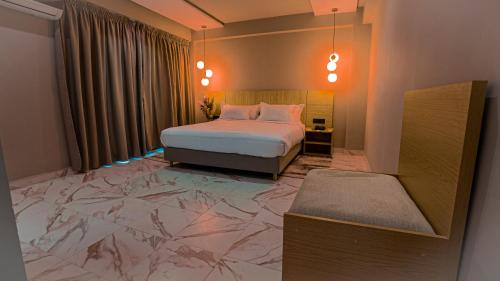 Una cama o camas en una habitación de Hôtel Atlas Day