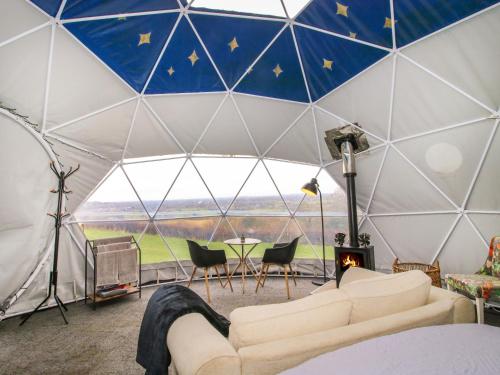 Ruang duduk di Meadow View - Bryn-Mawr Retreat