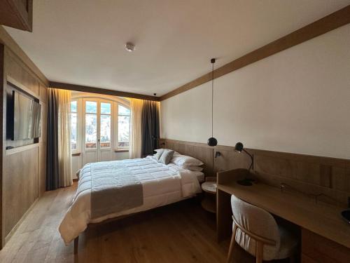 En eller flere senge i et værelse på Hotel Serena Cortina