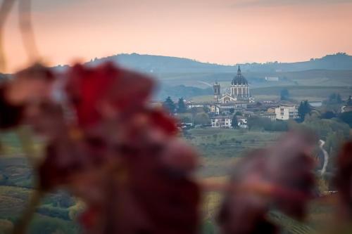a group of people looking out at a city at Small House Monferrato in Fontanile