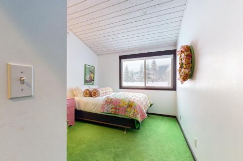 Ein Bett oder Betten in einem Zimmer der Unterkunft Mountain View Ranch Retreat - Golf and Serenity
